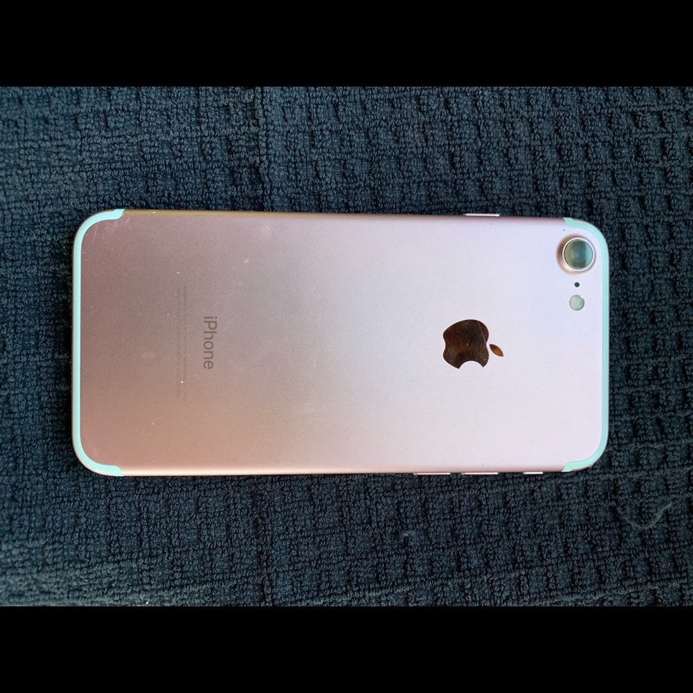 iPhone 7 - Picture 2 of 6